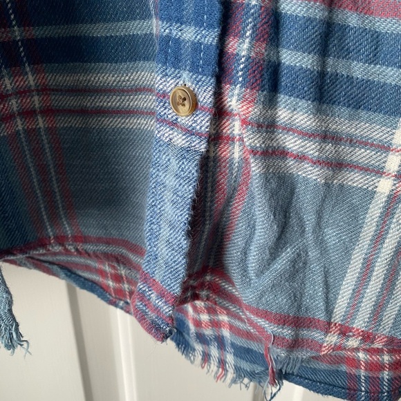 American Eagle Women’s Distressed Flannel Button Down Size L - Picture 3 of 5